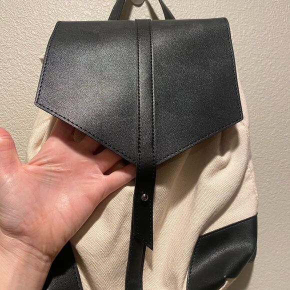 Deux Lux Faux Leather Backpack Bag cream and black - Picture 3 of 12